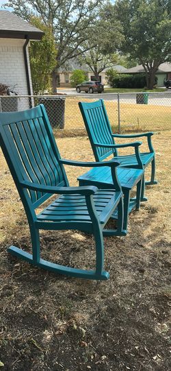 Set Of Rocking Chairs With Table