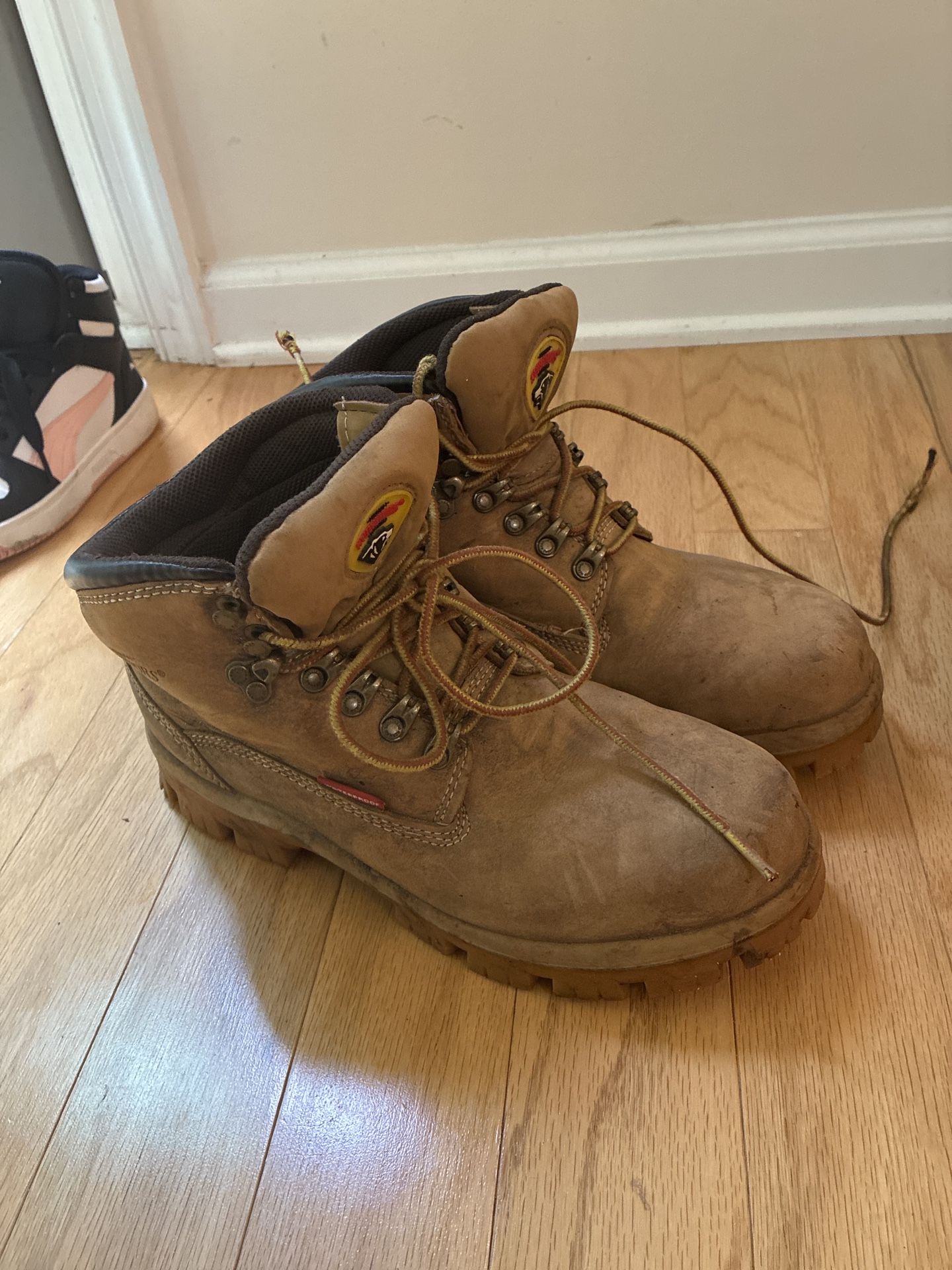 Breaker Men’s Work Boots (Size 8)