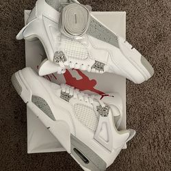 Jordan 4s Oreo  men size 9