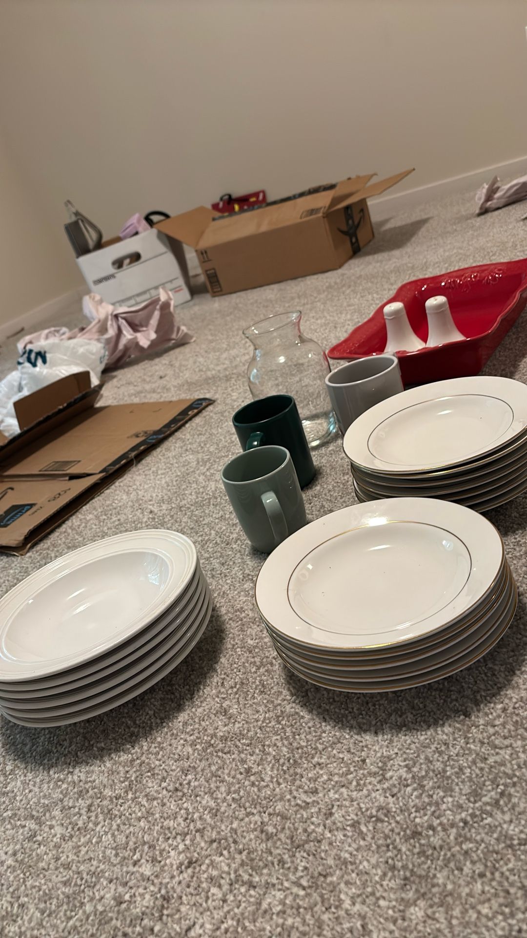 free dishes/baking dish/vase/mugs
