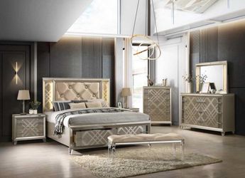 Brand new queen size bedroom set$1899.financing available no credit needed