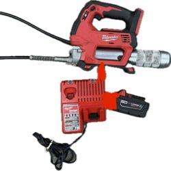 Milwaukee 2646-20 M18™ 18V Cordless 2-Speed Grease Gun with 5.0 Ah Battery and charger