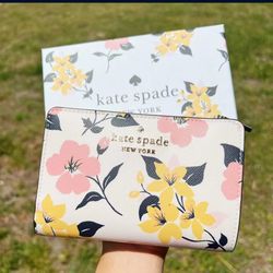 Kate Spade ♠️ Staci Lily Blooms Printed Medium Compact Bifold Wallet, Cream (new in box) $80 Dlls