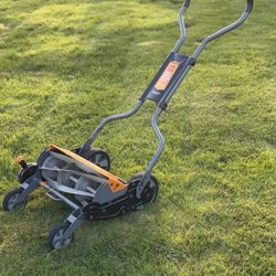 Fiskars StaySharp Max Reel Mower – Like New