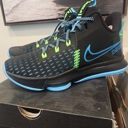 
NIKE LeBRON WITNESS 5 BLACK LIGHT BLUE FURY MENS sz 8.5