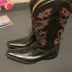 Botas  Para Hombre. 9 1/2.  Estan Nuevas $50