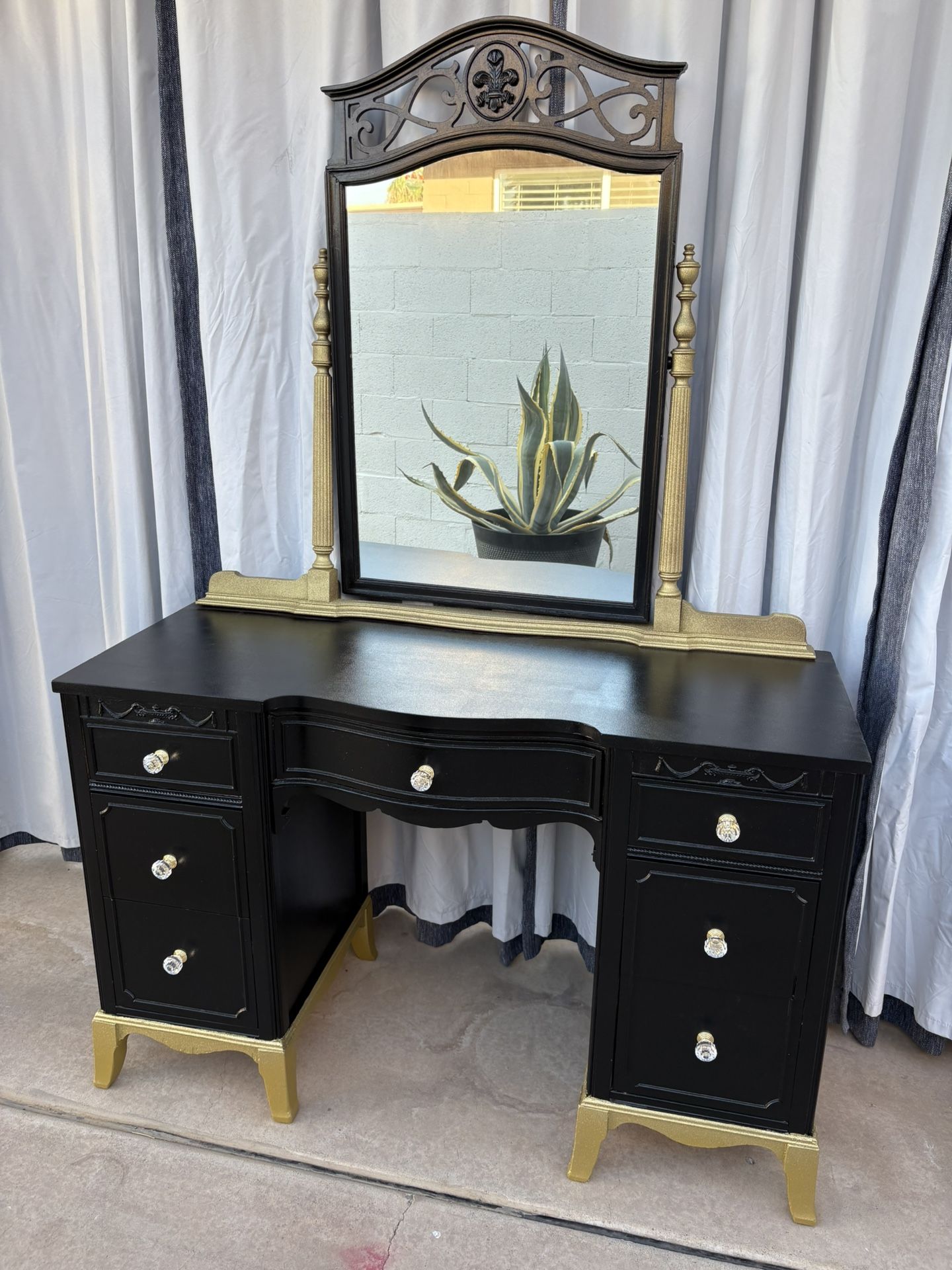 Mid Century Modern Vanity- Black w/ Gold Accent