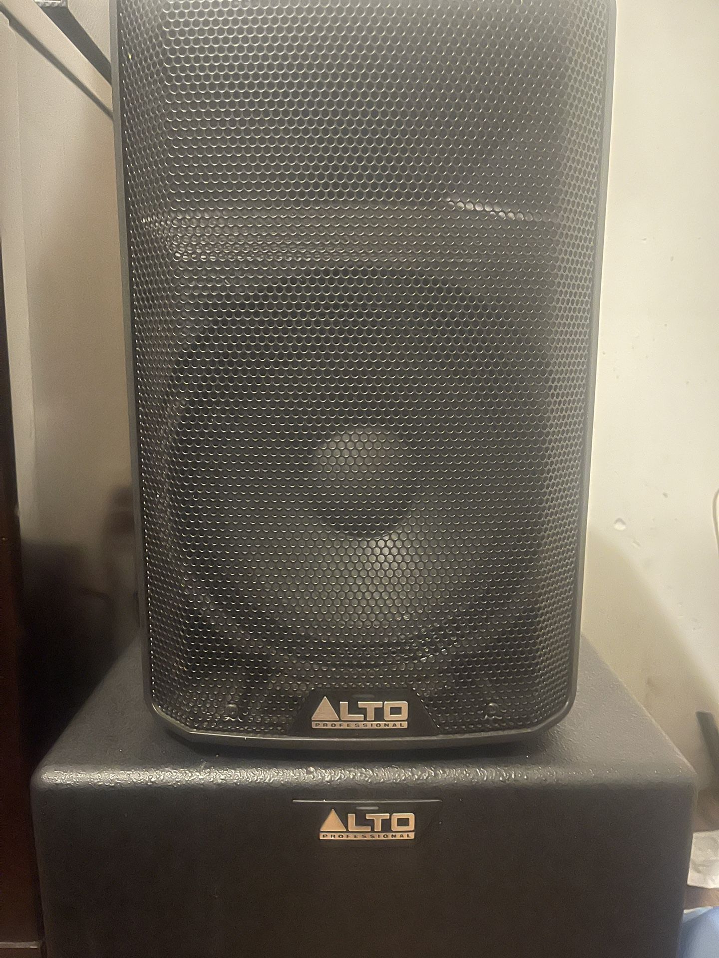 DJ Speakers (professional) $400/ Wires Included