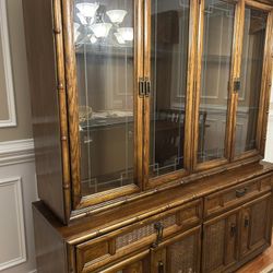 China Cabinet/Hutch 