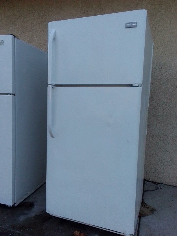 Frigidaire Refrigerator Working Perfectly Fine Very Clean I Can Deliver To You 90 Days Warranty