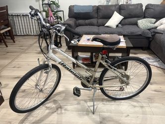 Raleigh SC 30 hybrid bicycle,  26” wheels