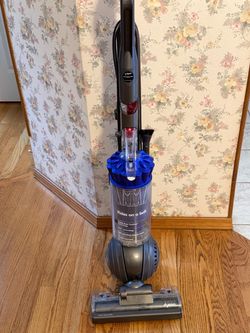 Dyson Ball DC40  Multi Floor Bagless Upright Vacuum
