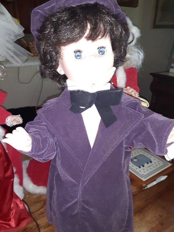 Animated Christmas Dolls Set
