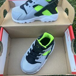 New Nike Huaraches 4c