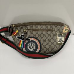 Gucci men’s logo belt bag