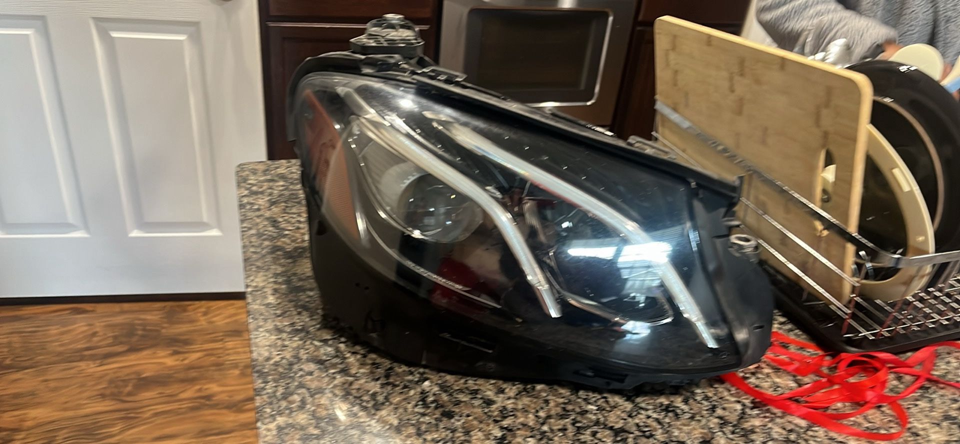 Mercedez Benz Right Headlight E(contact info removed)-2022