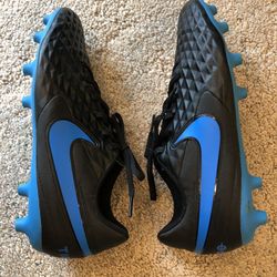 Nike Soccer Cleats - Men's Tiempo Legend 8 Club MG 