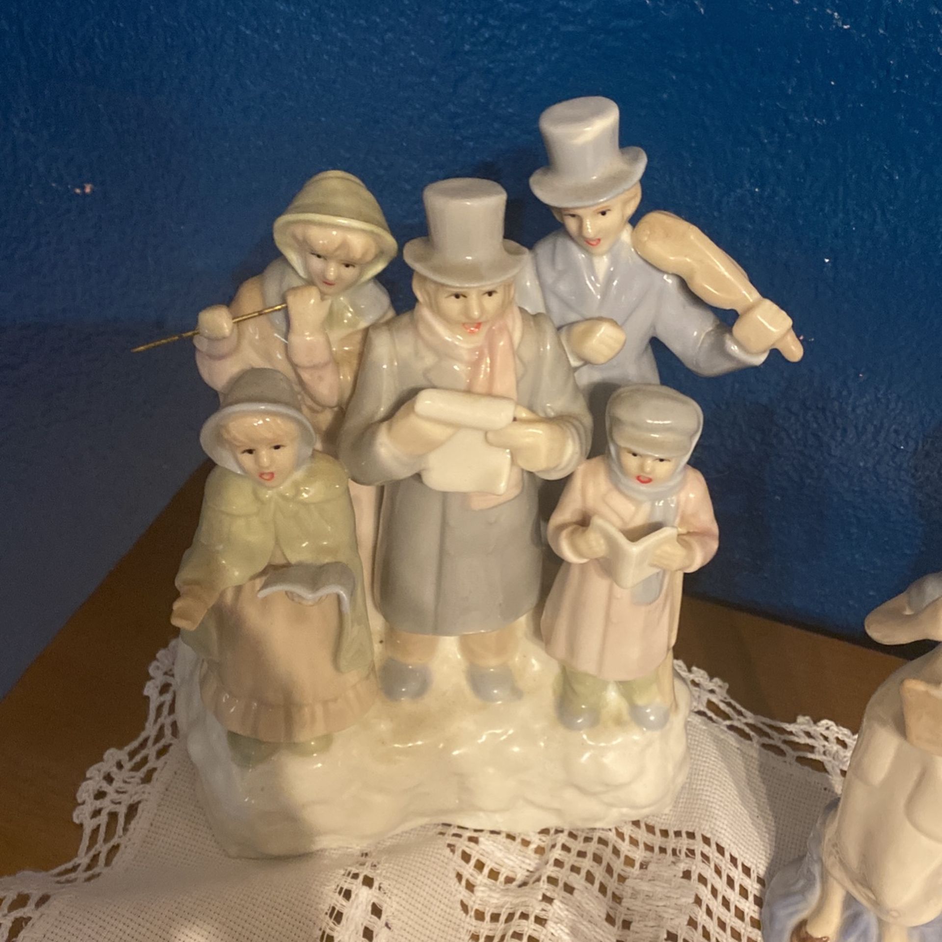 Set Of 4 Figures Porcelain Musical
