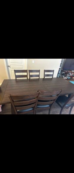 Bayside Furnishings 9-Piece Dining Set