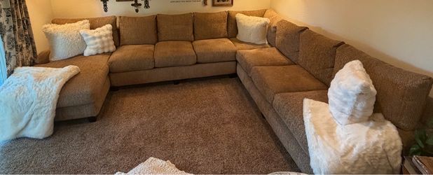 Large U-Shaped Sectional Sofa with Chaise