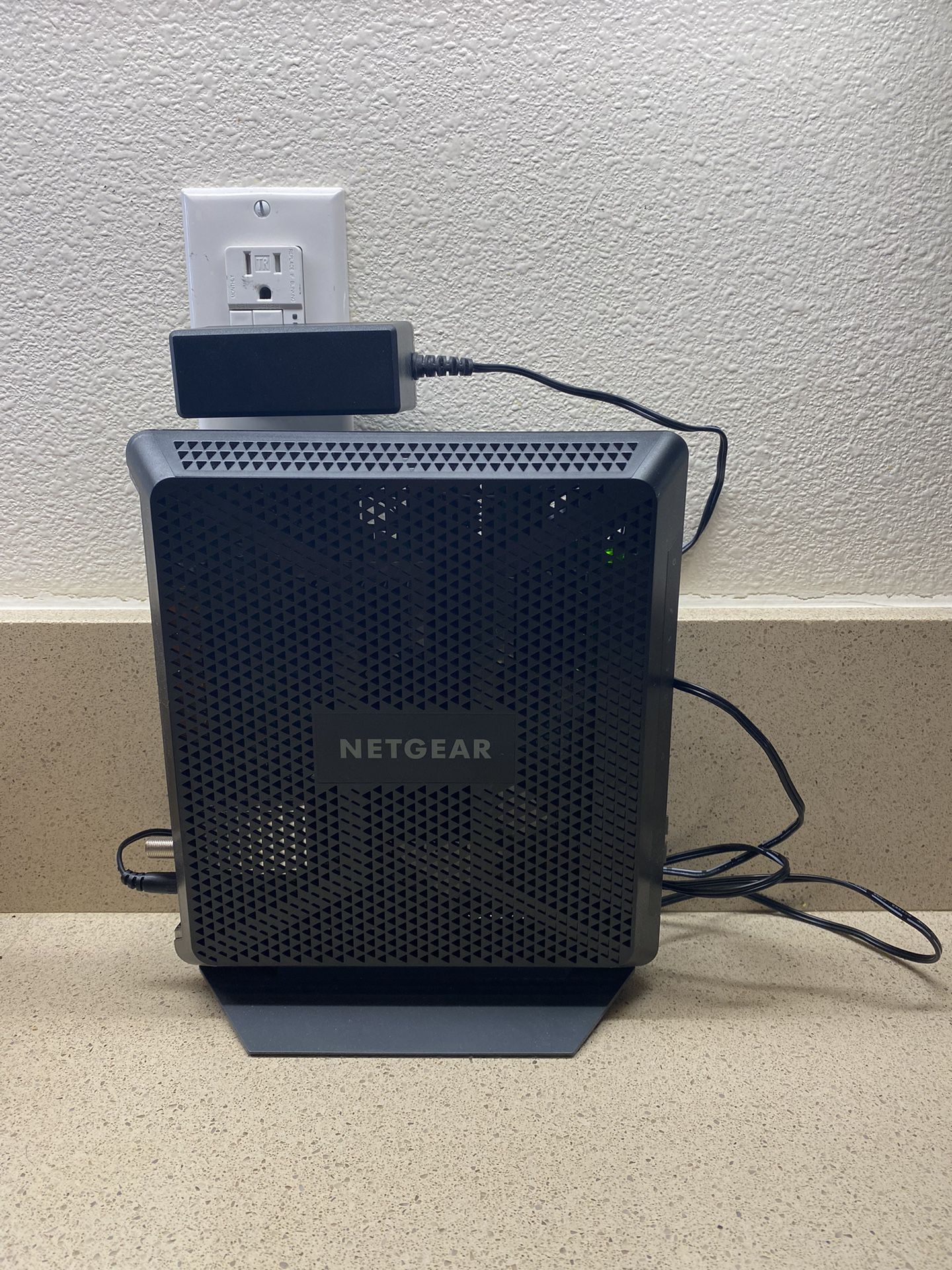 Netgear AC1900 WiFi Cable Modem Router