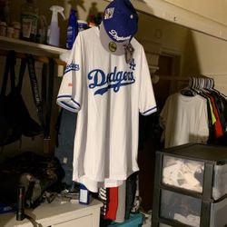 L. A DODGERS & CAP ( New) 