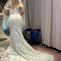 Brand new wedding dress never worn for ceremony