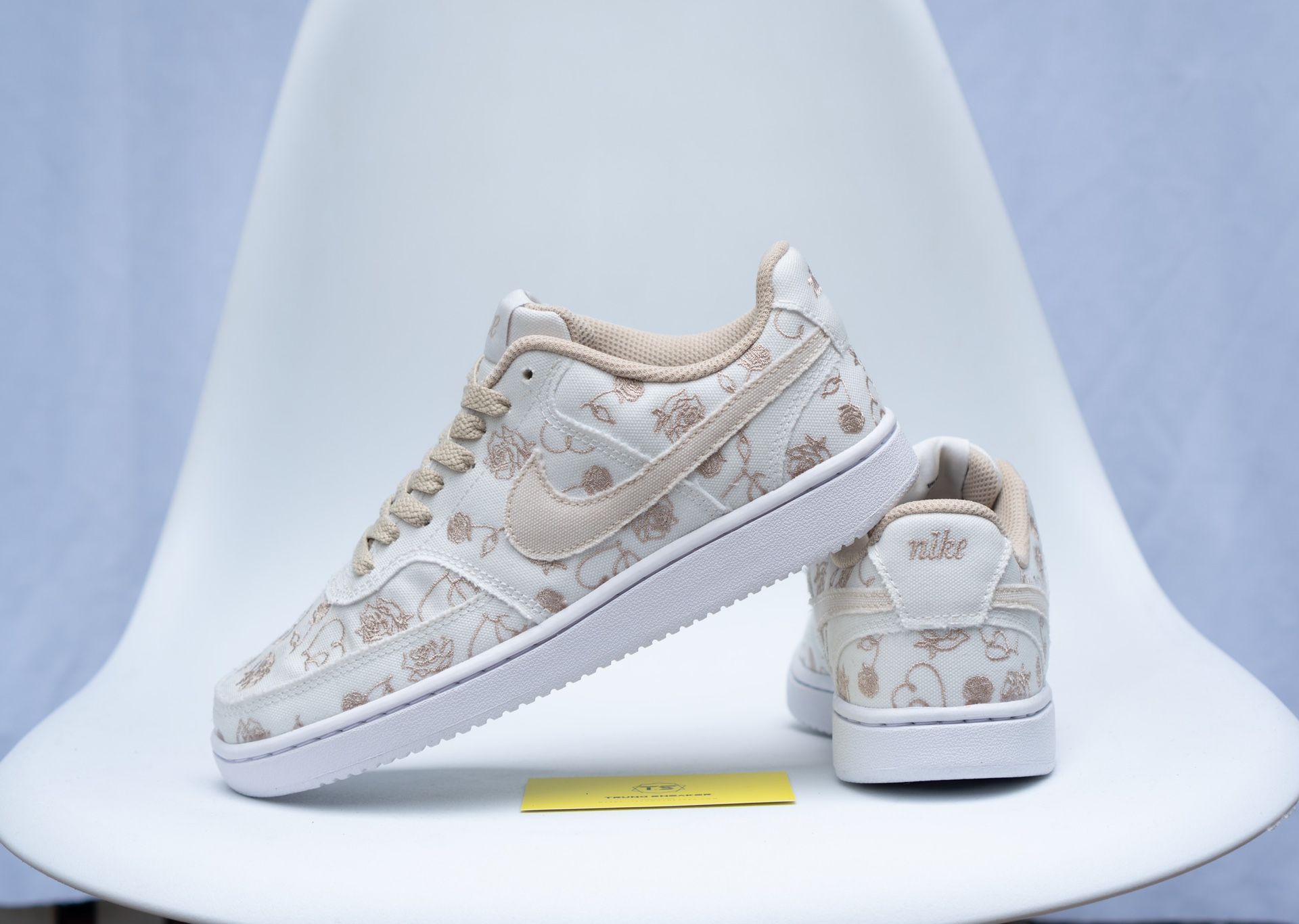 BRAND NEW*Woman's US NIKE Court Vision Low Valentine's Day