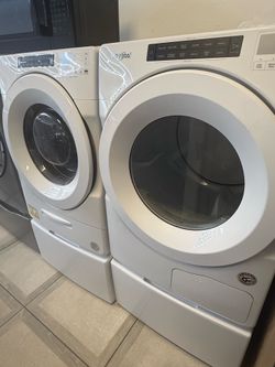 Whirlpool washer and gas dryer set