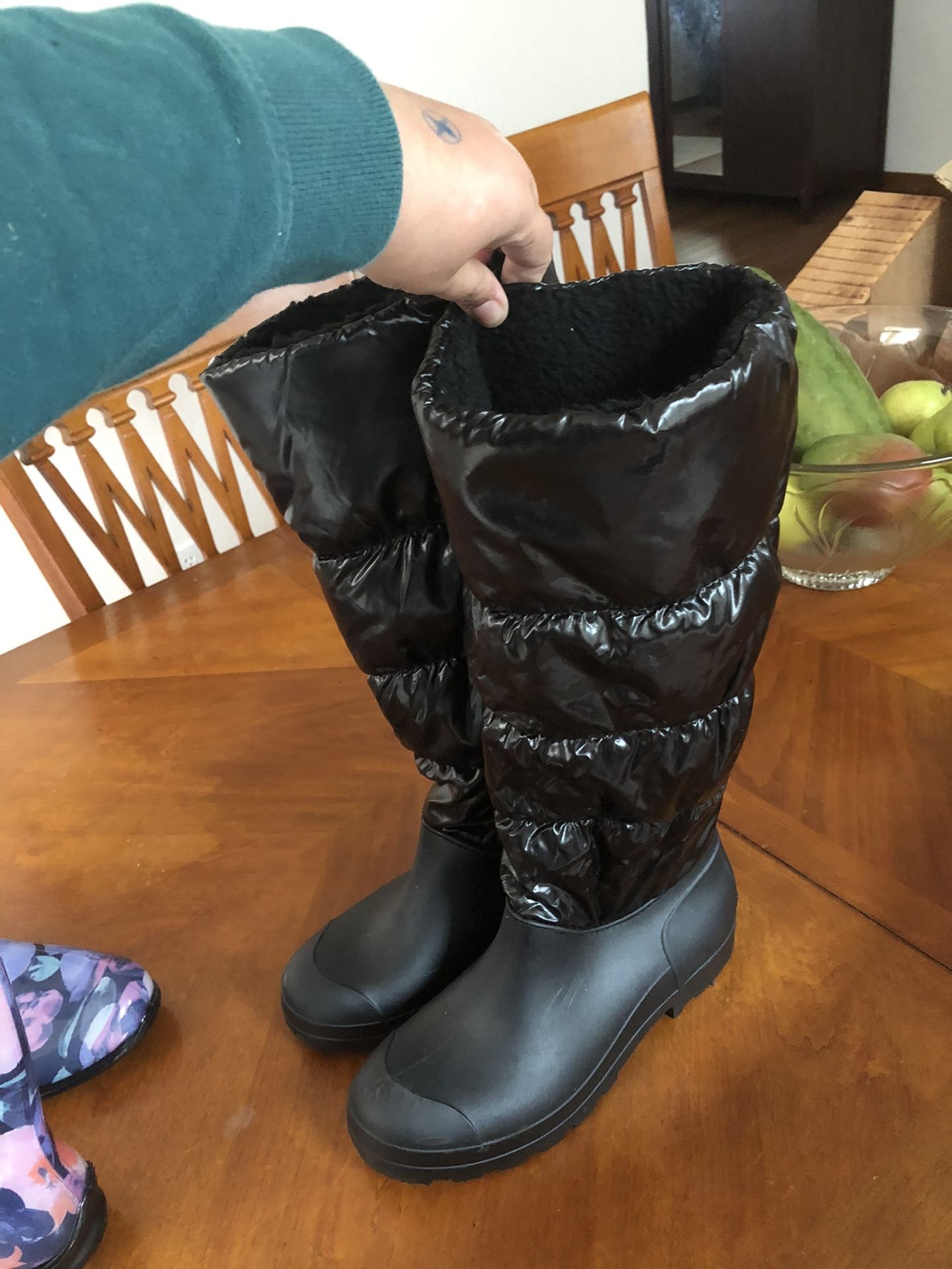rain boots 10 new