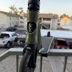 Lucky Tanner Fox Signature Pro Scooter - Guac Green