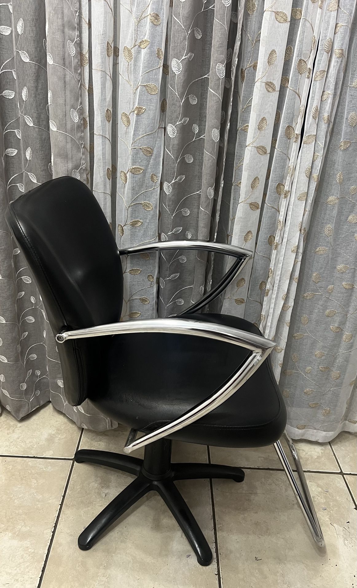 Stylist Chair 