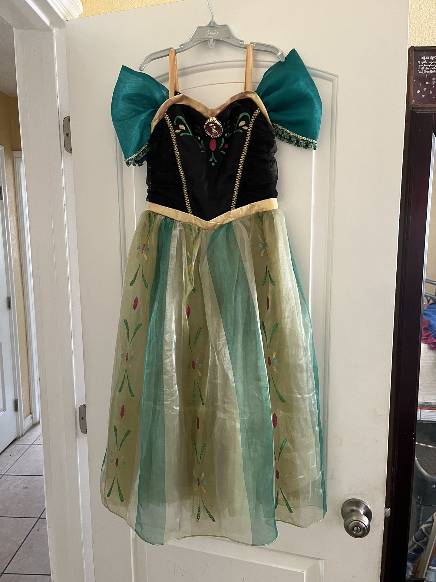 Anna from frozen, Girl Size 7-8  Like New From Disney Store 