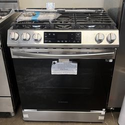 OPEN BOX SAMSUNG GAS STOVE 30”WIDE IN STAINLESS STEEL