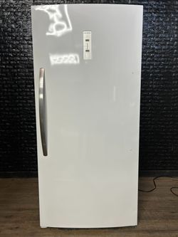 FRIGIDAIRE STAND UP FREEZER w/WARRANTY! R3092A