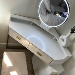 White Make Up Vanity 