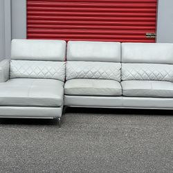 SECTIONAL COUCH SOFIA VERGARA GOOD CONDITION DELIVERY AVAILABLE 