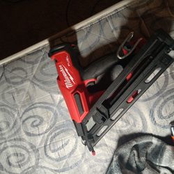 Milwaukee M18 FUEL 15 Ga. 18 Volt Brushless Angled Finish Nailer