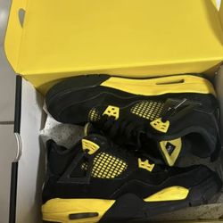Jordan 4s Thunder Size 8.5 Dm Before Purchase 