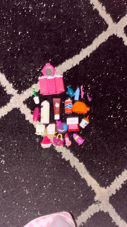 Shopkins Mixed Lot of Figures with bathroom accessories