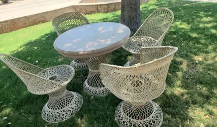 Vintage mcm patio table and chairs