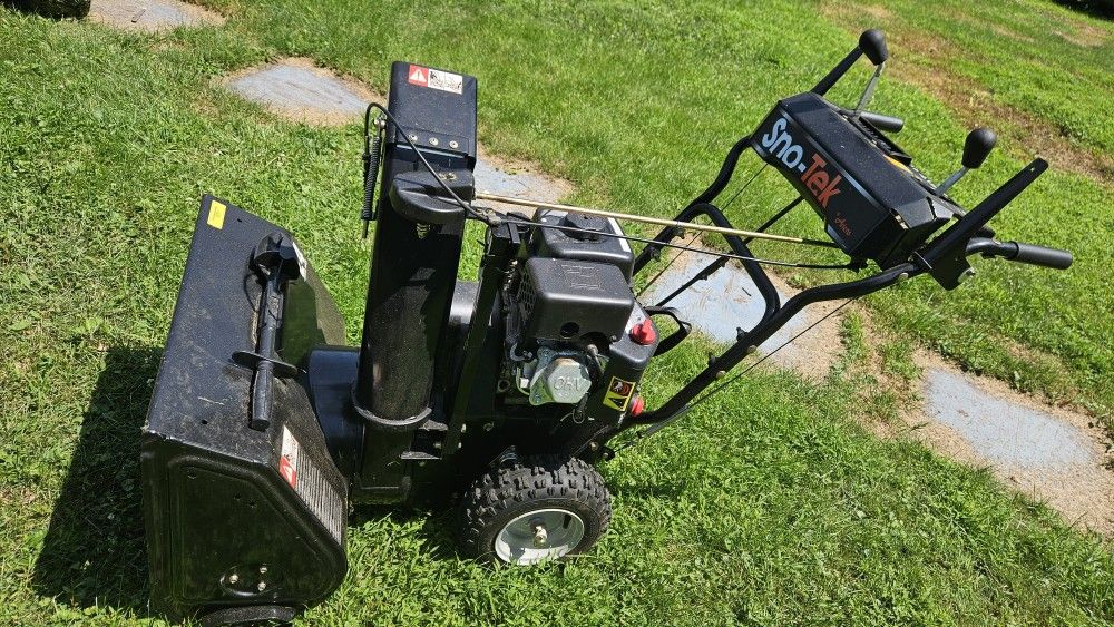FOR SALE: Ariens Sno-Tek 24” 208cc Snow Blower – $400 OBO