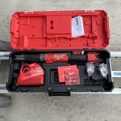 M12 FUEL ONE-KEY 12-Volt Lithium-Ion Brushless Cordless 3/8 in. Digital Torque Wrench Kit with Two 2.0 Ah Batteries M12 FUEL ONE-KEY 12-Volt Lithium-Ion Brushless Cordless 3/8 in. Digital Torque Wrench Kit with Two 2.0 Ah Batteries