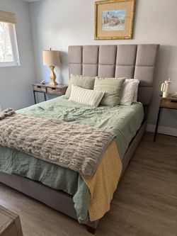 Ashely Dolante Queen Bed w/ Mattress