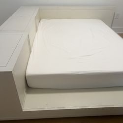 Pottery Barn Teen - Queen Platform Bed w/ Storage