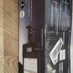 Orein
LED Dark Bronze Area Light-43,200 Lumens, Selectable Lumes, IP65 Waterproof, Dusk to Dawn with Photocell, Type IV