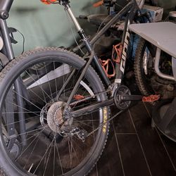 Giant Mountain Bike Large Tubeless 29 Inch Maxxis 