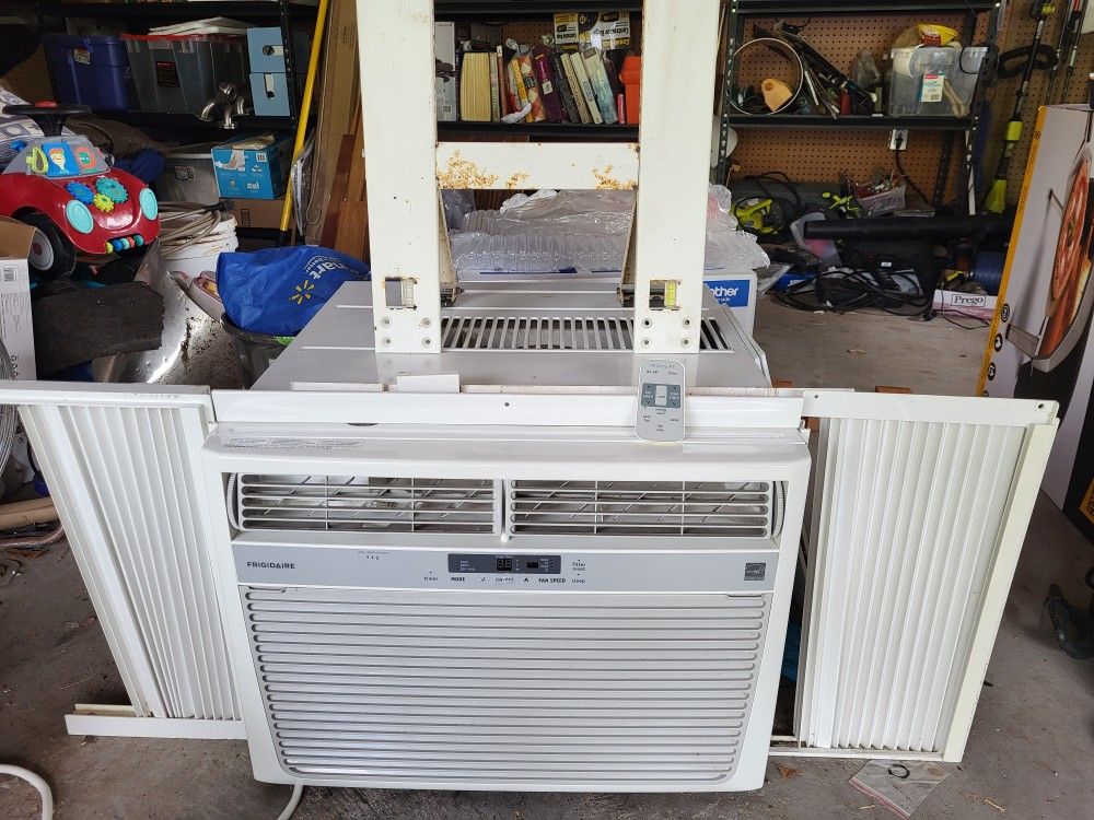 Air Conditioner, 15000 BTU