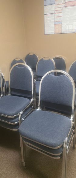 LOT OF 30 CHAIRS