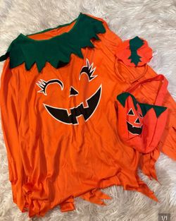 Women’s pumpkin poncho costume